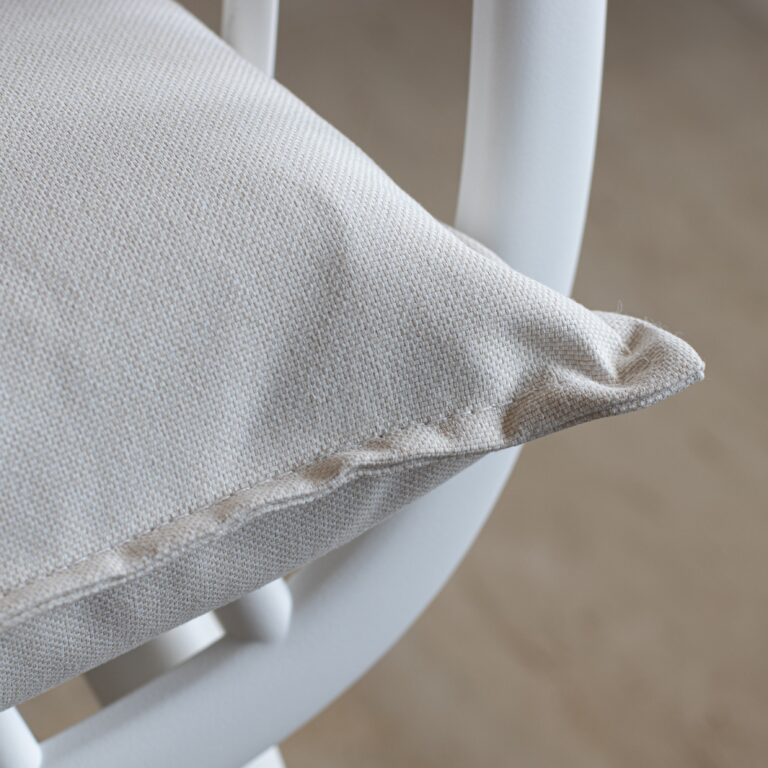 Ensemble De Jardin Blanc Avec Coussins Gris Confortables Pour Exterieur 1 Scaled